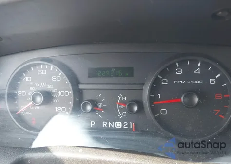 2008 Ford Crown Victoria Standard from USA, damaged, VIN 2FAFP73V58X106825